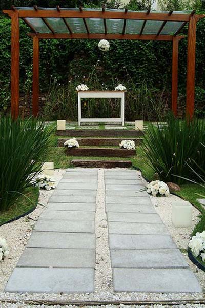 entrada com pedras para o altar
