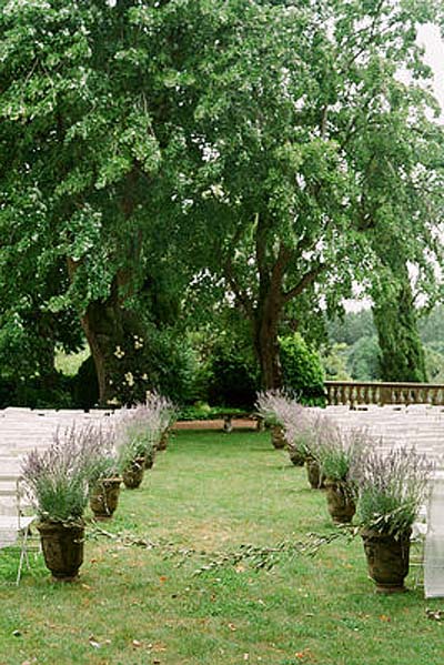 entrada gramada para altar