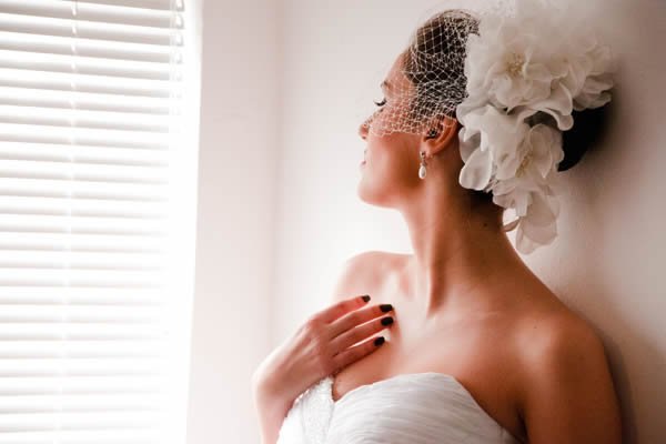 arranjo de flores para cabelo de noiva no casamento